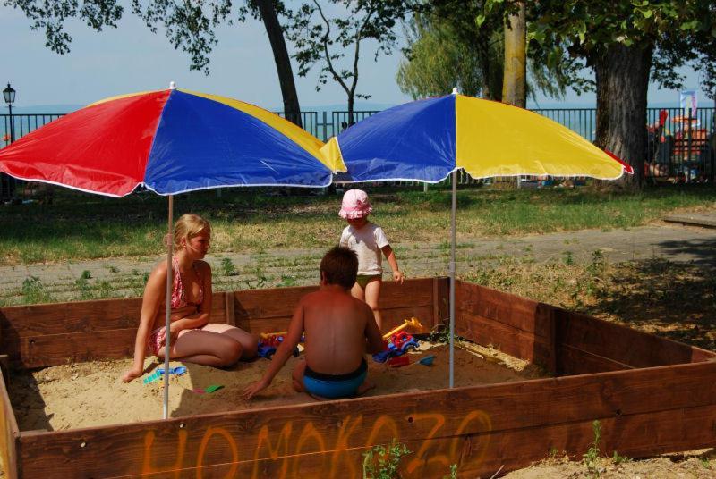 Hotel Lelle Balatonlelle Dış mekan fotoğraf