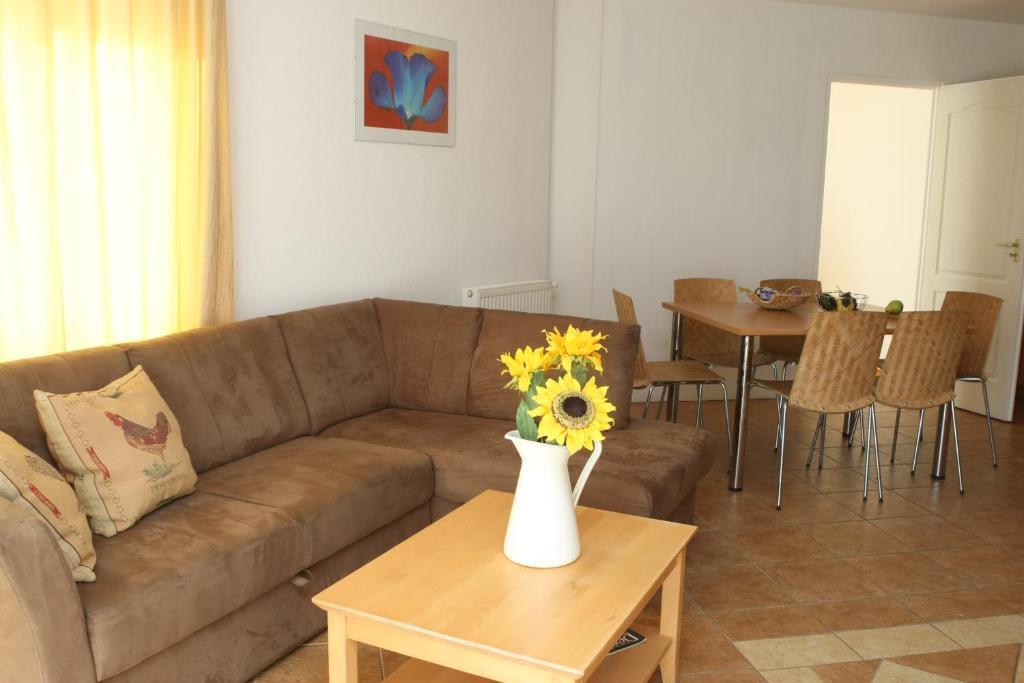 Hotel Lelle Balatonlelle Oda fotoğraf