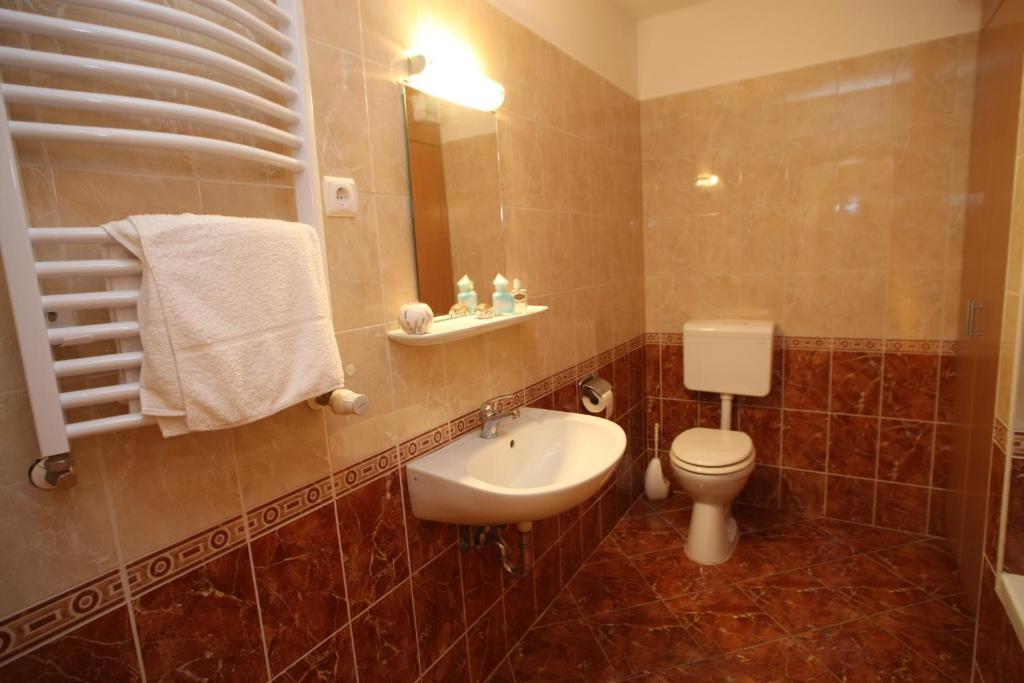 Hotel Lelle Balatonlelle Oda fotoğraf
