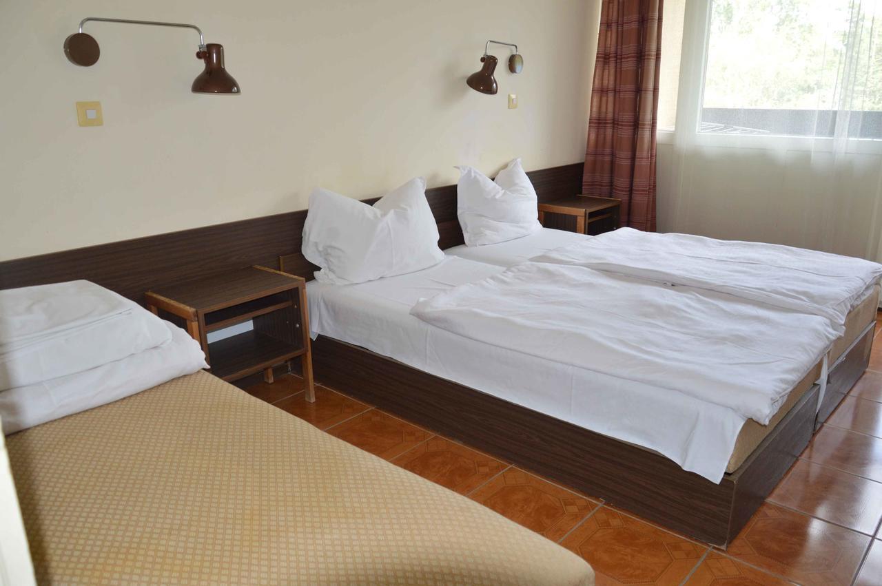 Hotel Lelle Balatonlelle Dış mekan fotoğraf