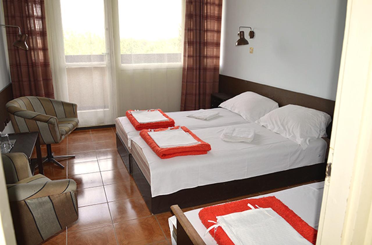 Hotel Lelle Balatonlelle Dış mekan fotoğraf